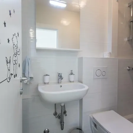 The Little アパート